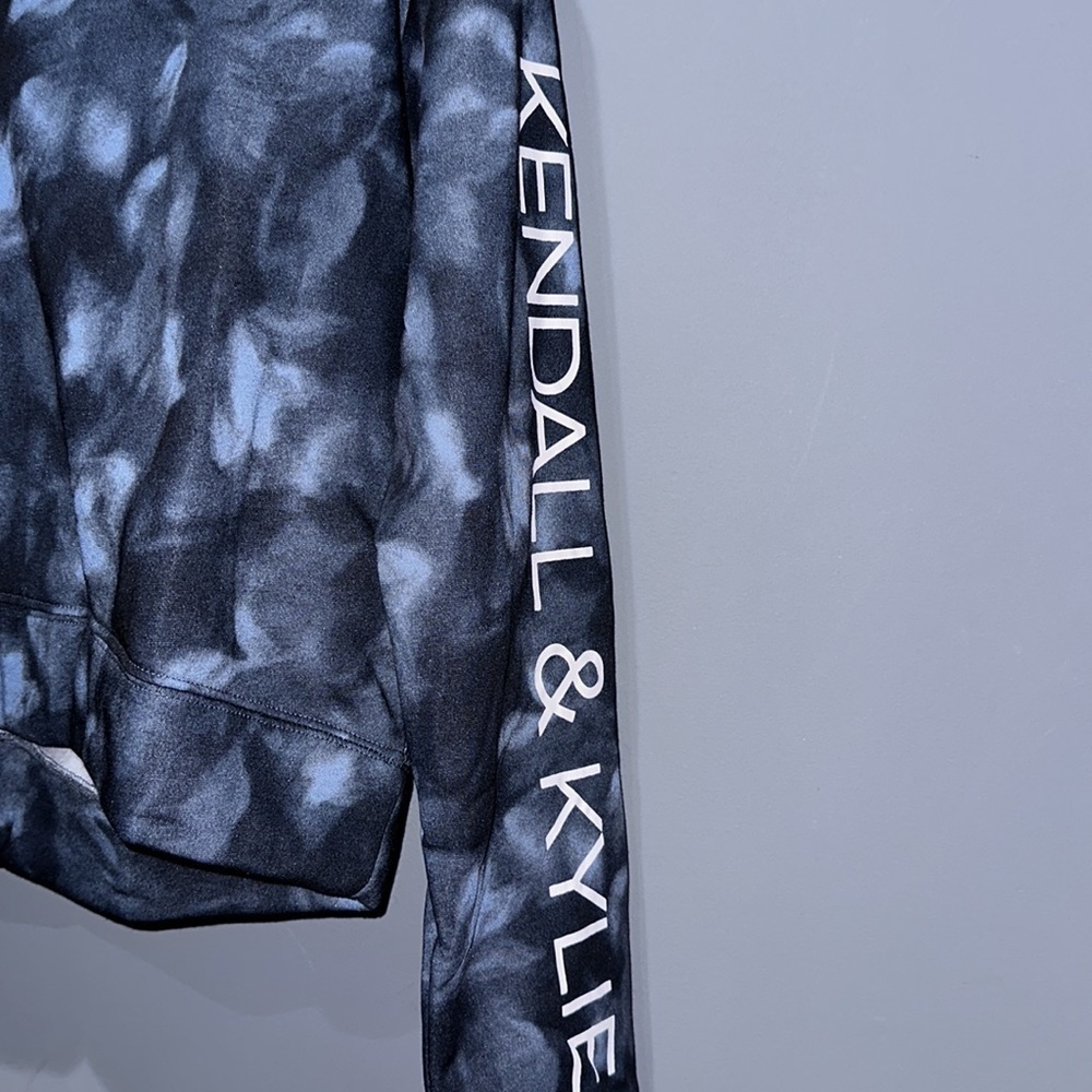 New 💥 Kendall & Kylie Tie Dye Hoodie Blue Adult Pullover Tye Dye 80’s 90’s Y2K - Picture 2 of 3